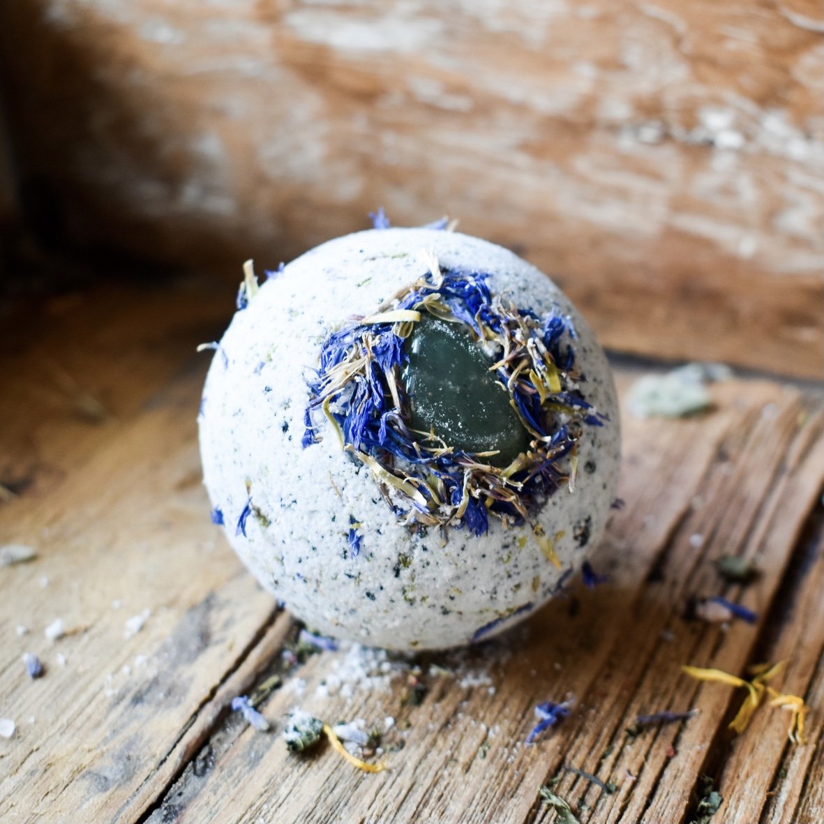 Butterfly Pea & Mint Bath Bomb with Green Aventurine